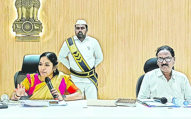 వరల్డ్‌ ఎక్స్‌లెన్స్‌ బుక్‌ ఆఫ్‌ రికార్డ్స్‌లో చోటు 