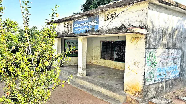 గడలపెల్లిలో అక్కాచెల్లెళ్లు