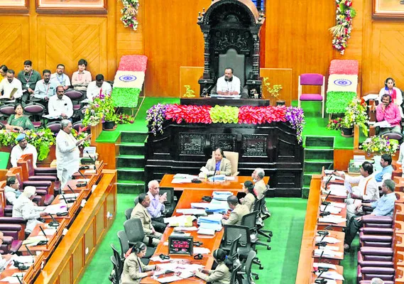 గృహలక్ష్మిపై కాకి లెక్కలు