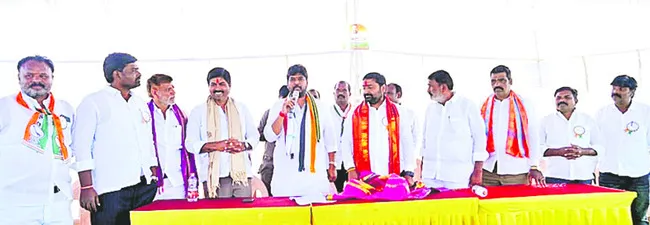 అభివృద్ధి చేసే వారిని ఎన్నుకోండి 