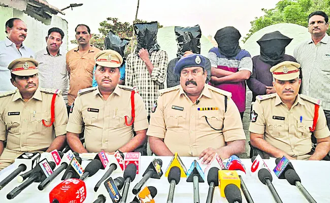 విద్యార్థుల మృతికి కారణమైన ఐదుగురు నిందితుల అరెస్టు 