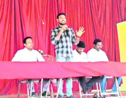 అభ్యర్థులు పరిమితికి లోబడి ఖర్చు చేయాలి