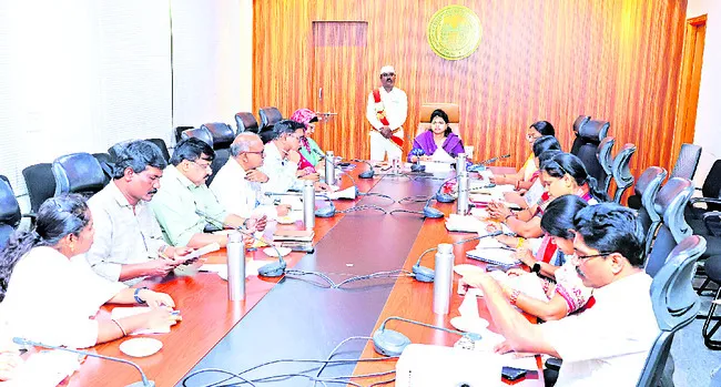 సకాలంలో పరిహారం అందించాలి