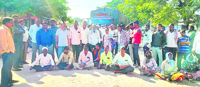 పంచాయతీ సిబ్బందిపై హోంగార్డు దాడి 