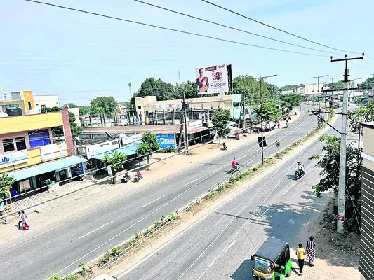 లక్ష్మీదేవిపల్లి విభిన్నం.. 
