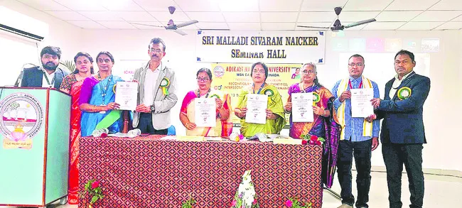 అన్నింటా మహిళల ముందంజ