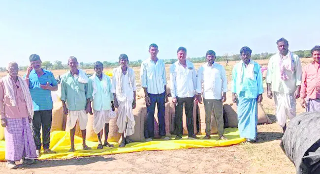 ధాన్యంలో కోత..  రైతుల ఆందోళన..!

