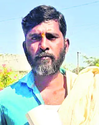 చెరువులో పడి మేకలకాపరి మృతి