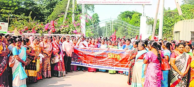 ప్రభుత్వం కూలిపోవడం ఖాయం 