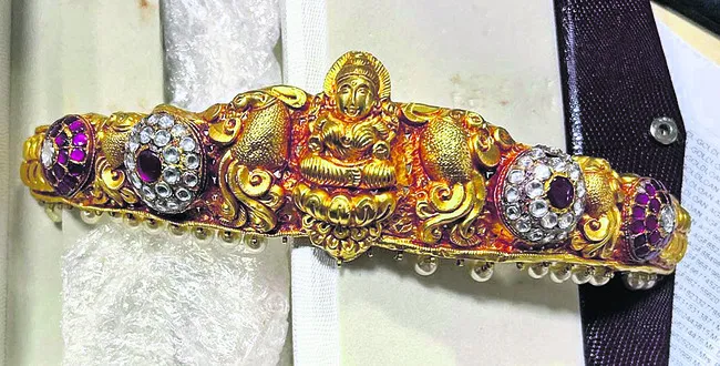 నకిలీ బంగారంతో రుణం.. ముద్దాయిల అరెస్టు