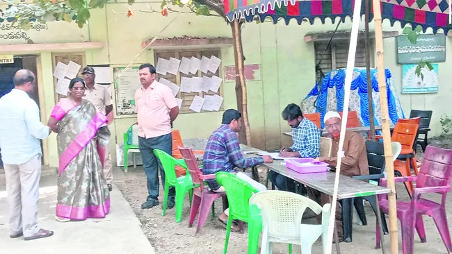 పోలింగ్‌కు పకడ్బందీగా ఏర్పాట్లు