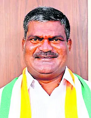 నెల్లుట్ల సర్పంచ్‌కు 1,001 ఓట్ల ఆధిక్యం
