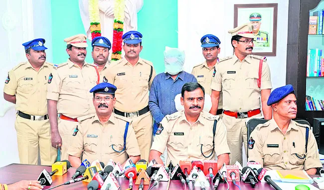 చోరీకి వెళ్లి హత్య 