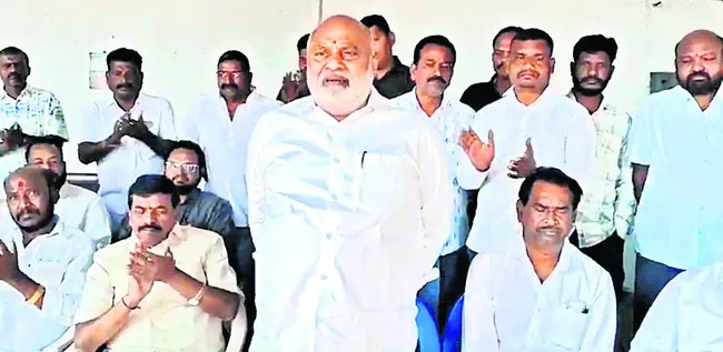 ఎమ్మెల్సీ వర్గంలోకి నల్గొండ రమేష్‌