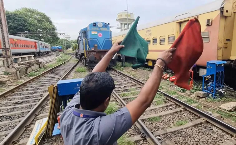 ‘అయితే భద్రత గాలికే?’.. రైల్వే యూనియన్ల మండిపాటు
