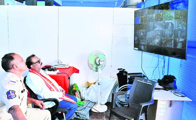 ‘సీసీ’లో పర్యవేక్షించి.. సమస్యలు తెలుసుకొని