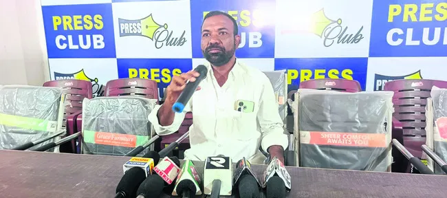 గ్రామ బహిష్కరణ ఉన్నా  ఎన్నికల బరిలో.. 