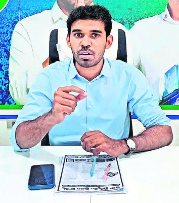 కమీషన్ల కోసమే మెడికల్‌ కాలేజీల ప్రైవేటీకరణ