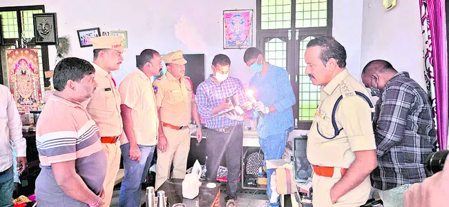 సినిమాకు వెళ్లొచ్చేసరికి ఇల్లు గుల్ల