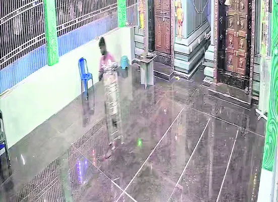 ఆలయంలో హుండీ అపహరణ