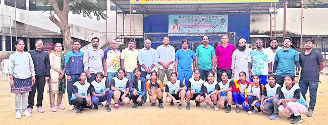 హ్యాండ్‌బాల్‌ ఫైనల్‌కు పాలమూరు జట్లు 