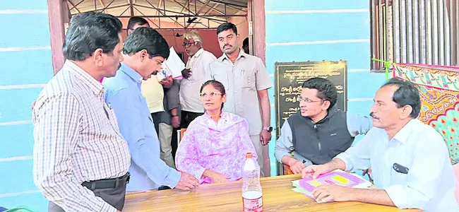 ఎన్నికల ఏర్పాట్లు పరిశీలన