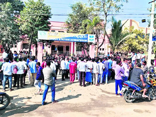 ఓట్లు వేయలేదని దూషిస్తున్నారు..