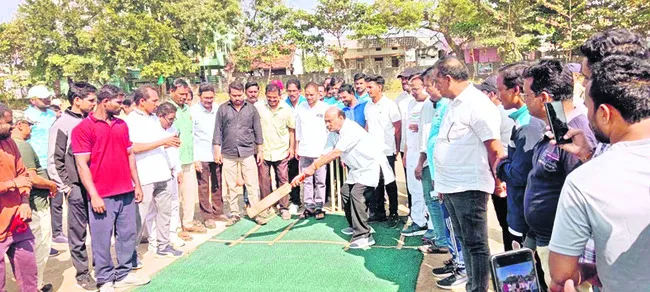 ఉపాధ్యాయుల ఆటల పోటీలు ప్రారంభం 