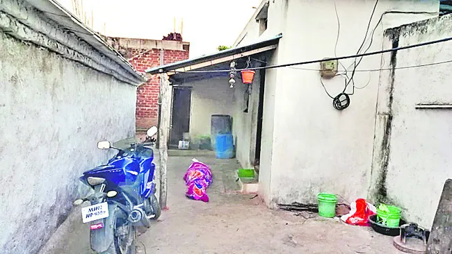 మృతదేహంతో ఆందోళన 