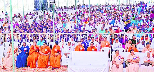 మానవుల రక్షణార్థం సిలువపై ఏసు మరణం 