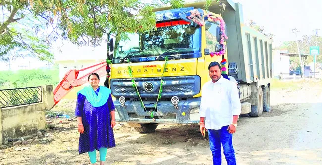 ఇసుక టిప్పర్‌ పట్టివేత 