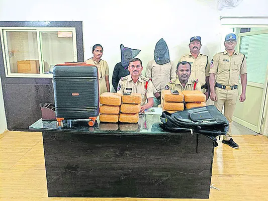 గంజాయితో ఇద్దరు వ్యక్తులు అరెస్టు 