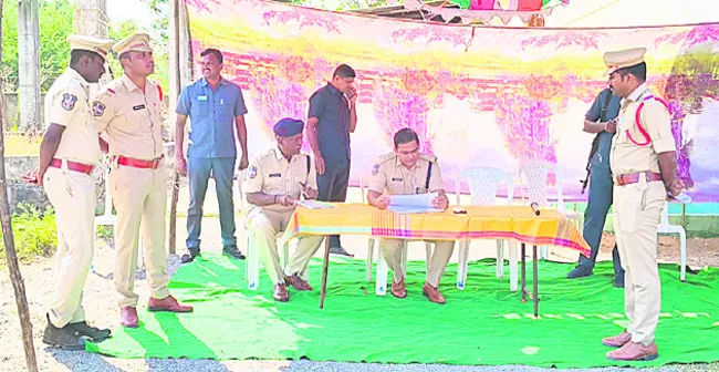 పోలీస్‌ సిబ్బంది   అప్రమత్తంగా ఉండాలి
