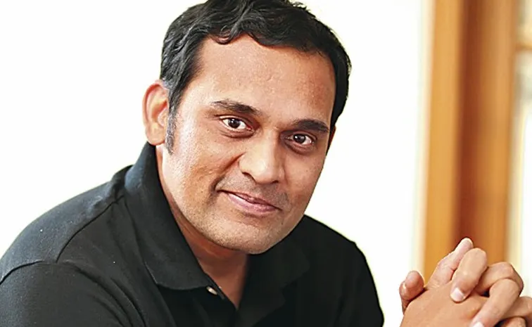 మరో కాలానికి వెళ్లడం ఆసక్తిగా ఉంటుంది