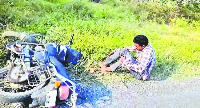 రైలు కింద పడి యువకుడు ఆత్మహత్య 
