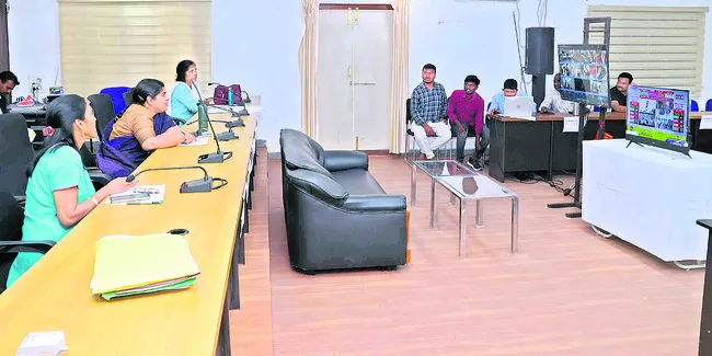 వెబ్‌కాస్టింగ్‌లో పోలింగ్‌ సరళి పరిశీలన