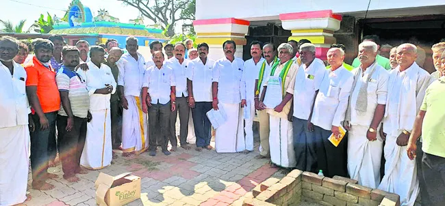 విమానాశ్రయానికి భూములు ఇవ్వం
