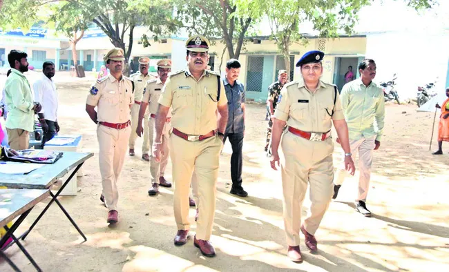 పోలింగ్‌ కేంద్రాల్లో పటిష్ట భద్రత 