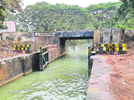 ఉండాల్సిన వారు 27.. ఉన్నది 9 మంది