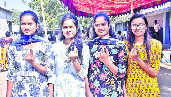 మహిళలదే పైచేయి..