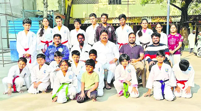 జాతీయ తైక్వాండో పోటీలకు ఒంగోలు విద్యార్థులు