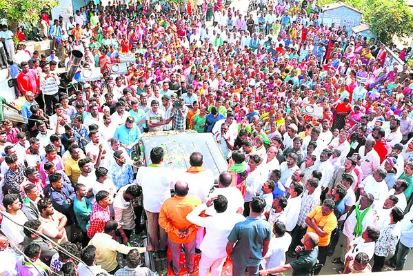 పల్లెలకు పట్టణ శోభ తెస్తాం 