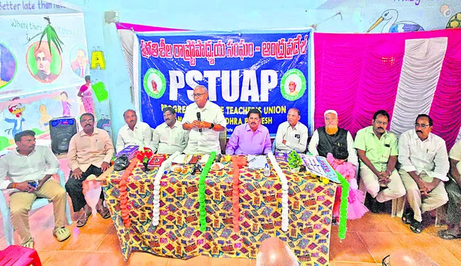 ఉద్యోగులను దగా చేస్తున్న ప్రభుత్వం