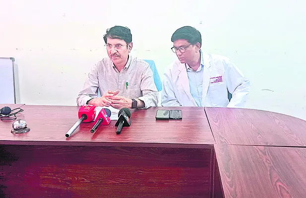 ఎంజీఎంలో సిబ్బంది కొరత వాస్తవమే
