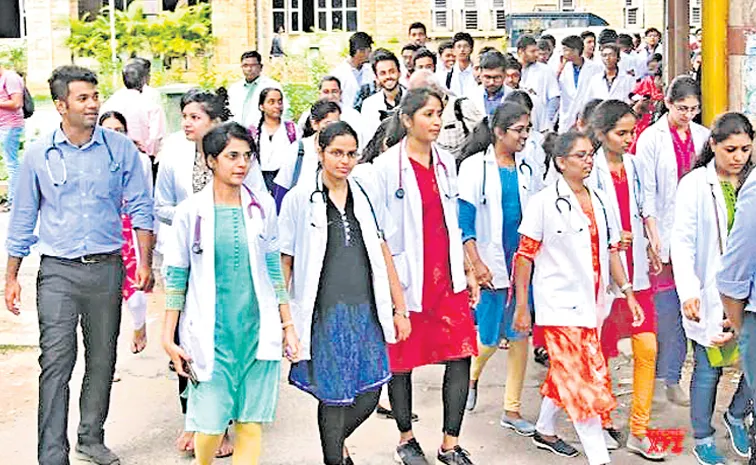 పార్లమెంటు స్థాయీ సంఘం నివేదికకు ఎల్లో మీడియా వక్ర భాష్యం