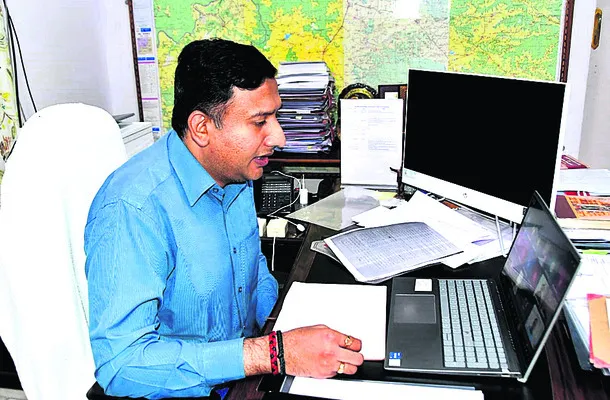 వంద శాతం పోలింగ్‌ నమోదు లక్ష్యం