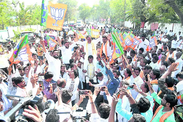 పంచాయతీల అభివృద్ధికి కృషి
