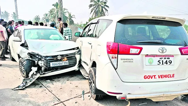 కలెక్టర్‌ కారుకు ప్రమాదం 