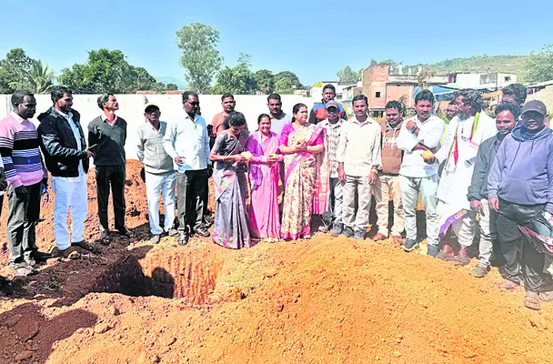 జెడ్పీ నిధులతో సామూహిక మరుగుదొడ్లు 