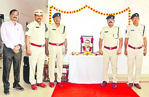 పొట్టి శ్రీరాములు జీవితం యువతకు ఆదర్శం 